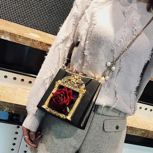 Vista 3 de QZUnique Bolso de noche con diseño de ángel de amor en relieve para mujer, bolso cruzado con cierre de lazo, bolso de hombro barroco