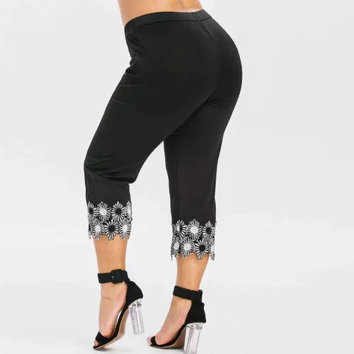 Vista 6 de Pantalones capri para mujer, talla grande, leggings capri elásticos para yoga, correr, mallas atléticas con ribete de encaje de guipur sólido, Negro