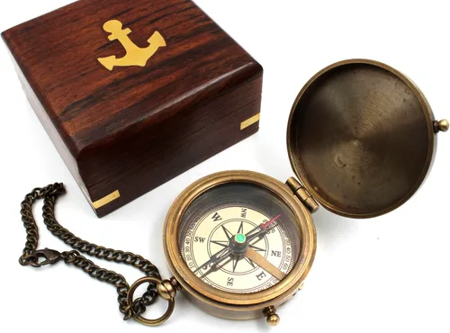 Vista 6 de Compass with Stamped Wooden Case