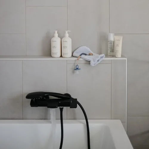 Vista 7 de mushie Manopla de baño para bebé, algodón orgánico, paquete de 2 unidades (azul bebé)