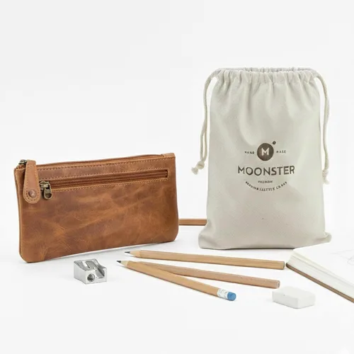 Vista 8 de moonster Estuche para bolígrafos de cuero de búfalo de grano completo, 8x4 pulgadas, cremallera YYK, interior de Linnen, regla de acero inoxidable