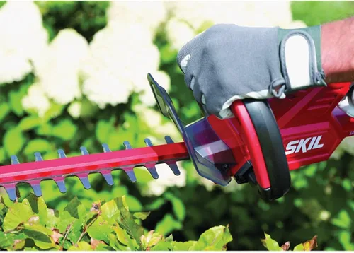 Vista 4 de SKIL PWR CORE 20 - Kit de cortasetos de 22 pulgadas y 20 V, capacidad de corte de 3/4 pulgadas, incluye batería de 2.0Ah y cargador - HT4222B-10
