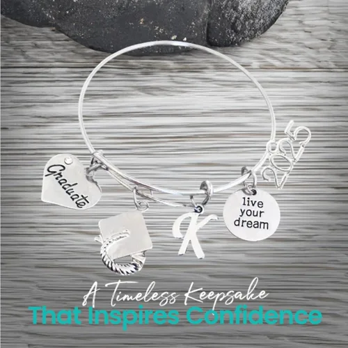 Vista 5 de Infinity Collection - Pulsera de graduación personalizada 2024 con dije de letra - Regalo de graduación, regalo para graduados, edición 2024, Metal