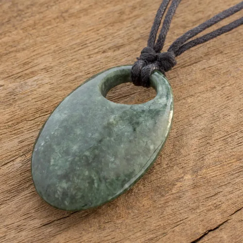 Vista 4 de NOVICA Collar con colgante de jade de plata de ley 925 hecha a mano ajustable de Guatemala de algodón verde 'Maya elipse', Algodón, No es una piedra