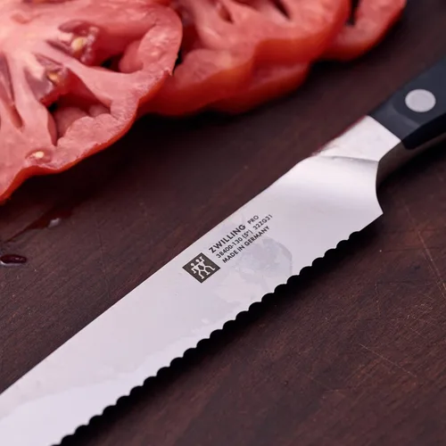 Vista 2 de ZWILLING Cuchillo utilitario dentado Pro de 5