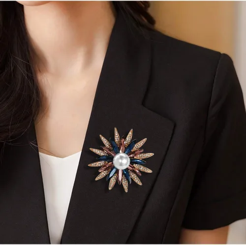 Vista 4 de Broche de flores de geometría de cristal Austrain con ramo de perlas de imitación, accesorios de joyería para mujer