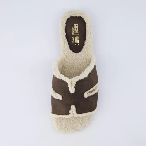 Vista 6 de CUSHIONAIRE Sandalia Voyage Fur Faux Shearling para mujer + espuma viscoelástica, anchos disponibles
