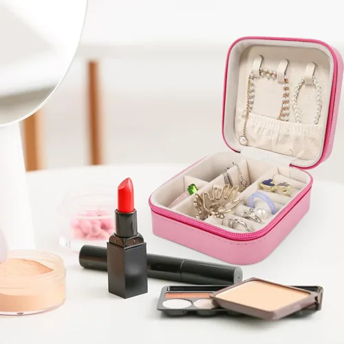 Vista 3 de KIQIONE Caja organizadora de joyas pequeña, estuche de joyería de viaje para niñas y mujeres, anillo de almacenamiento, colgante, aretes, collar