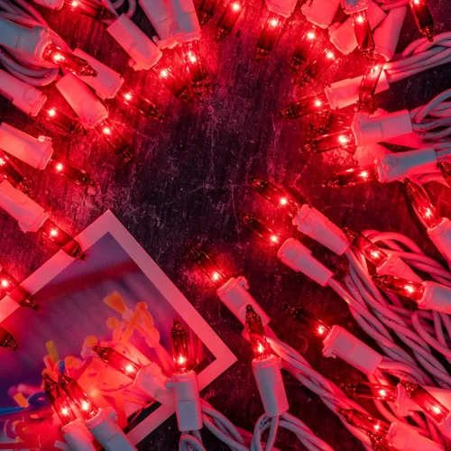 Vista 4 de YULETIME 200 luces rojas de Navidad, paquete de 2 juegos de 33 pies, 100 luces incandescentes con certificación UL (rojo, cable blanco)