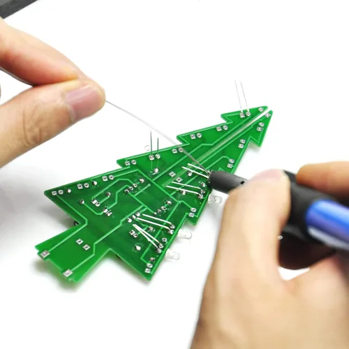Vista 4 de Gikfun Árbol de Navidad 3D Árbol de Navidad LED Kits de bricolaje 7 Colores Flash Circuito LED EK1697