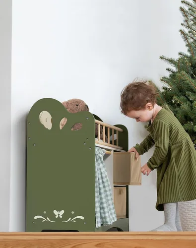 Vista 7 de ROBOTIME Cuna de muñeca de bebé, cama de madera para muñecas, cuna de bebé de juguete con almacenamiento, ropa de cama y ganchos de madera, cuna