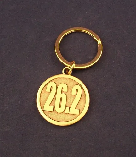 Vista 3 de Regalo de corredor de maratón Llavero 26.2 Regalo único para una carrera de maratón Hombres y mujeres aman esta idea para celebrar su primera vez