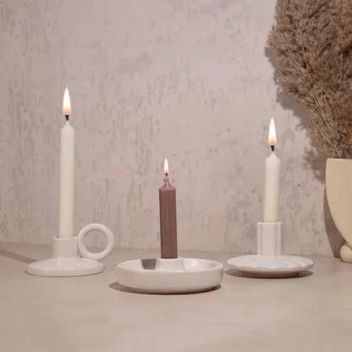 Vista 3 de Portavelas para velas cónicas - Color blanco crudo/crema en 3 estilos