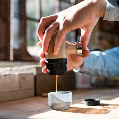 Vista 6 de WACACO Minipresso NS2, cafetera de café espresso portátil con funda, compatible con cápsulas originales NS y compatibles