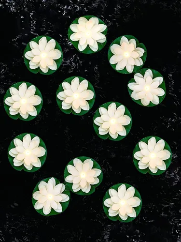 Vista 8 de Hortsun 9 luces flotantes de loto con pilas, almohadillas de lirio, flores de piscina, velas flotantes, decoración de plantas de estanque