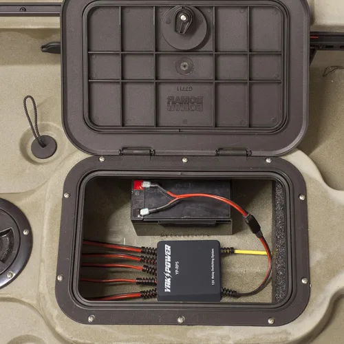 Vista 8 de Yak-Power Complete System for Kayaks Digital Switching with Plug-and-Play Connectivity and Control of Your 12-Volt Electronics