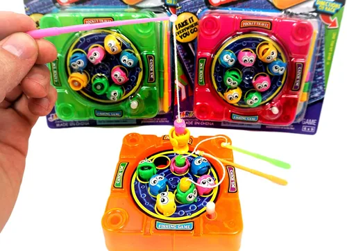 Vista 2 de JA-RU Juego de pesca magnética de viaje de bolsillo (3 juguetes de colores surtidos) Mini juegos de mesa familiares giratorios clásicos para niños.