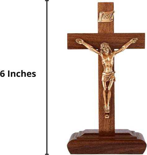 Vista 2 de Crucifijo católico de pie con acabado de nogal de madera con Jesucristo tono dorado, 6 pulgadas