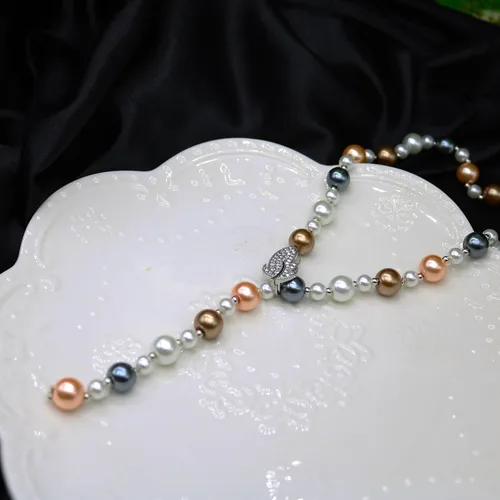 Vista 5 de Collar en forma de Y, collar bohemio con perlas de cristal y hojas colgantes, collar largo a la moda, elegante, con borla, suéter de cadena