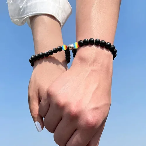 Vista 3 de Disfraz de collar de diamantes a la moda negro blanco arco iris imán de cuentas de hierro para parejas conjunto de pulseras de cuentas de arco iris