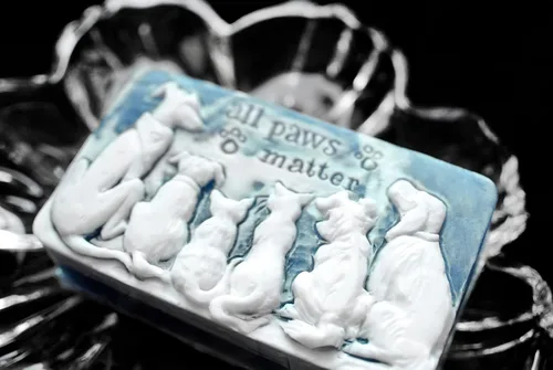 Vista 5 de All Paws Matter - Molde de silicona, jabón, cera de yeso, resina de arcilla de 5 onzas para perros y gatos