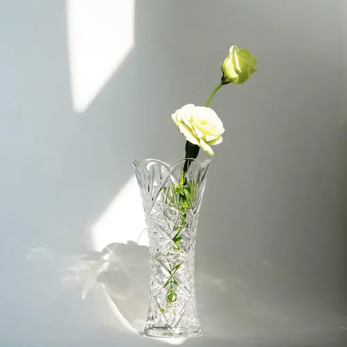 Vista 7 de Kanpura Florero de cristal transparente de 7.6 pulgadas, jarrón de cristal grueso para flores y decoración navideña, diseño de girasol (1 unidad)