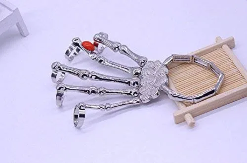Vista 4 de Lingduan Anillo de pulsera de esqueleto de metal con dedos de calavera gótica para Halloween, moda para mujer, cadena de mano, aleación