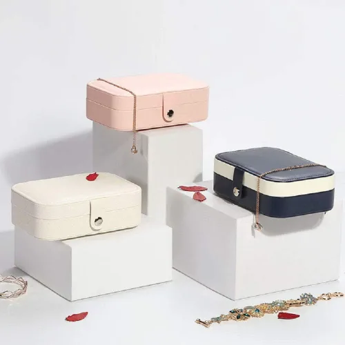 Vista 7 de Yonzone Joyero pequeño, estuche de joyería de viaje, mini organizador de joyas para collares, aretes, anillos de doble capa, caja de regalo portátil