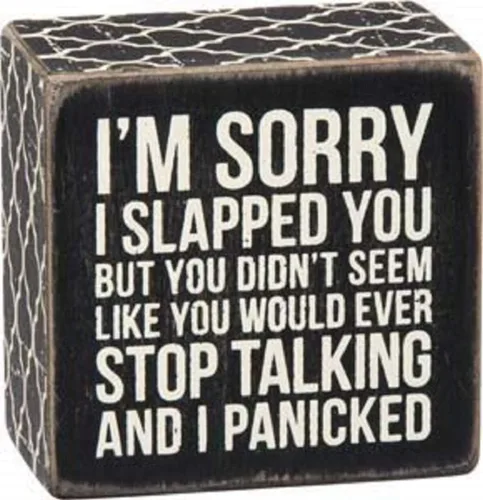 Vista 2 de Primitives by Kathy Cartel de caja con texto en inglés "I Sorry I Slapped You