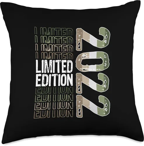 Vista 4 de Limited Edition Vintage 2022 Retro Birthday Throw Pillow