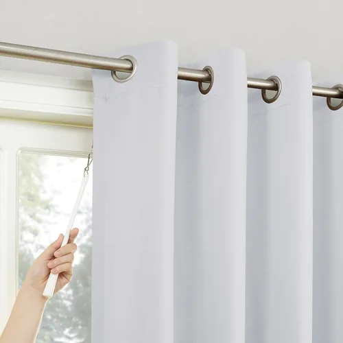 Vista 166 de Sun Zero Easton Panel de Cortina Opaca con Ojales de Ahorro de Energía, 40" x 63", Gris, Gris Raíz = {'valor': "['Gris']"}