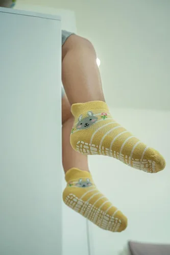 Vista 5 de RATIVE Calcetines antideslizantes con puños para bebés, niños y niñas