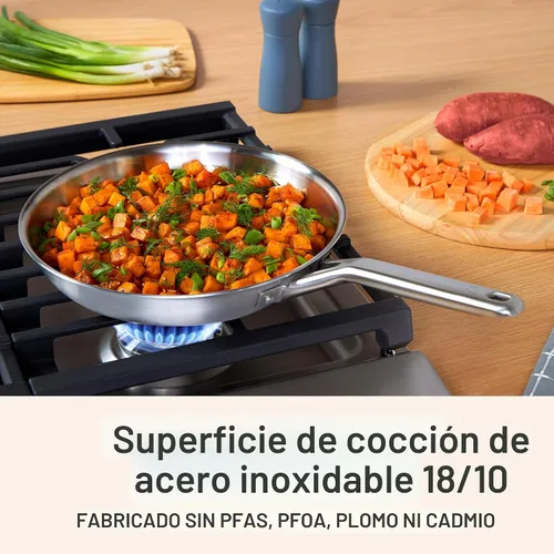 Vista 4 de Calphalon Juego de utensilios de cocina de acero inoxidable cepillado de 3 capas con Turbo Heat Tech 3 piezas, incluye juego de sartenes para freír