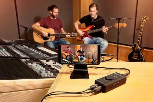Vista 3 de IK Multimedia iRig Stream interfaz de audio estéreo para iPhone, iPad, Mac, iOS y PC con USB-C, Lightning y USB para grabación de 24 bits, 48 kHz