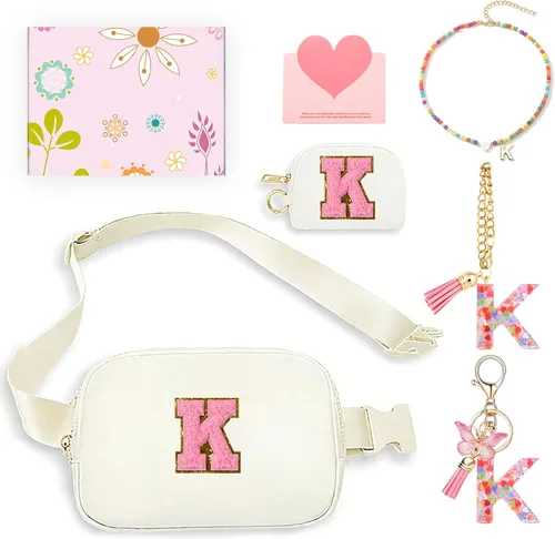 Vista 22 de Regalos de moda para niñas adolescentes, cangurera con monograma para niña con llavero, collar, dijes de taza, tarjeta de felicitación y caja