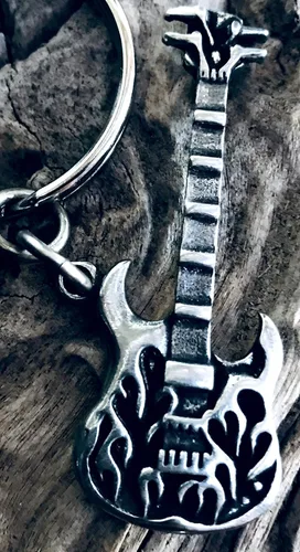 Vista 5 de Pewter Electric Bass Guitar with Flames KeychainKey Ring