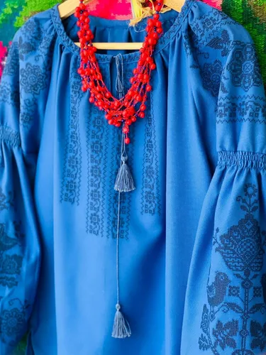 Vista 2 de Blusa bordada ucraniana - Camisa casera de algodón azul con bordado floral Vyshyvanka Top para mujer Tamaño y color personalizados XS a 4XL