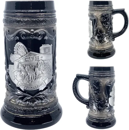Vista 3 de OktoberfestHaus Oktoberfest Stein Bier Krug - Jarra de cerámica negra de carbón con medallón de metal de caballos de tiro alemanes y Wagon