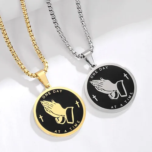 Vista 6 de Yaumatea Collar de oración de serenidad con manos en oración, colgante de moneda para hombres y mujeres, señores, oración, versículo bíblico