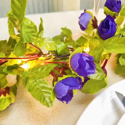 Vista 4 de Guirnalda de luces de simulación de rosas colgantes, guirnalda de plantas de seda, flores artificiales de seda, funciona con pilas, para decoración