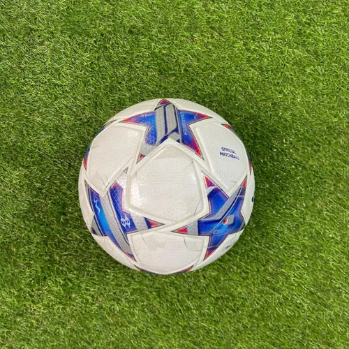 Vista 5 de Balón de fútbol de la Champion, tamaño 5, réplica oficial del partido, ideal para entrenamiento, jugar, coleccionistas y para fanáticos del fútbol.