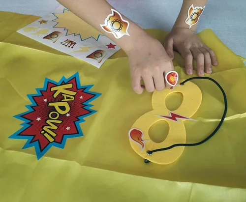 Vista 3 de ADJOY Capas y máscaras de superhéroe 24 juegos para niños con calcomanías de superhéroe capas de fiesta de cumpleaños temáticas de superhéroes