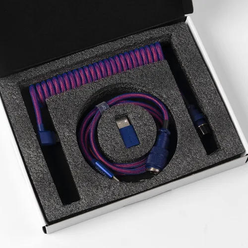 Vista 4 de Keychron Cable morado en ángulo USB-C en espiral premium, conector de metal desmontable GX16 de 5 pines, adaptador USB-A, diseño de doble manga