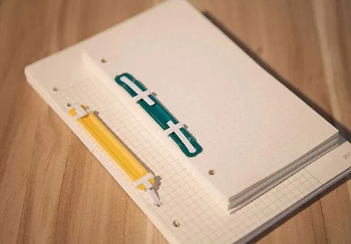 Vista 8 de 100 sujetadores de papel de plástico coloridos sujetadores de archivos de documentos de plástico de 2 agujeros, clips de carpeta de papel