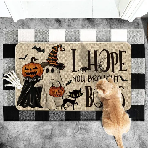 Vista 5 de Artoid Mode Tapete de Halloween con diseño de calabazas fantasmas, diseño de gato con texto en inglés "I Hope You Brought Boos", decoración