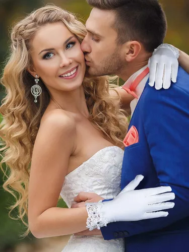 Vista 5 de Sumind Guantes cortos de satén hasta la muñeca, guantes de vestir para mujer, ópera, boda, banquete, vestido para fiesta y baile (beige, talla M)
