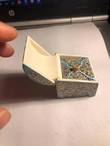 Vista 3 de 2 pulgadas x 2 pulgadas Material Caja de hueso de camello para regalo y joyería y oro y plata
