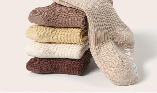 Vista 4 de QandSweet Calcetines de algodón peinado para bebé, calcetines de tobillo antideslizantes para recién nacidos