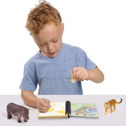 Vista 2 de National Geographic El juego de diario de actividades para niños incluye figuras de juguete realistas de animales, libro de datos de lectura