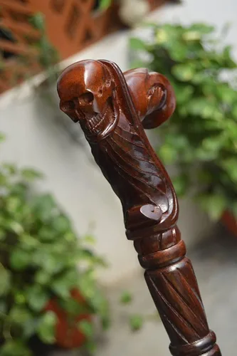 Vista 3 de Bastón plegable de madera de la cara del cráneo del bastón tallado a mano único mango palo